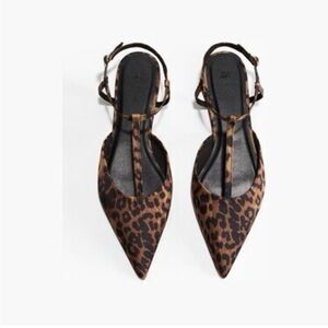 Pointed satin sandals